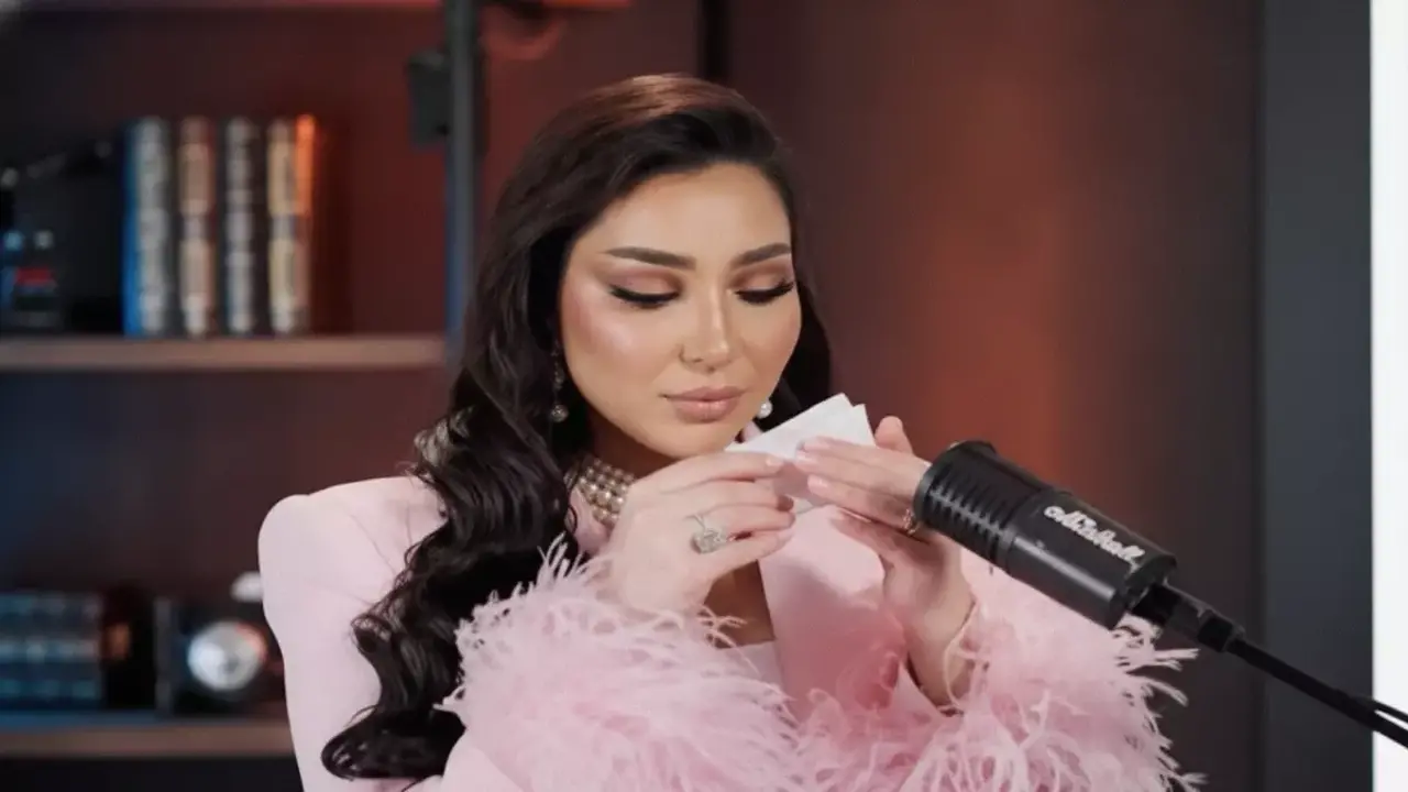 دموع دنيا بطمة.. الفنانة المغربية تكشف خبايا وتفاصيل جديدة حول قضية حمزة مون بيبي